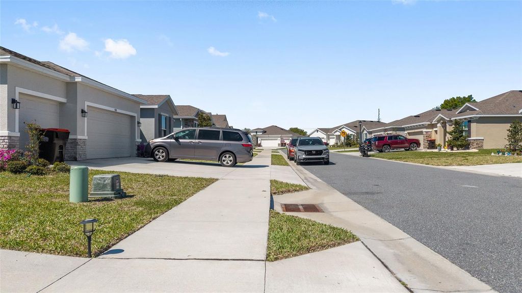 Image 5 of property listing at 5902 SW 80TH PLACE, Ocala, FL 34476