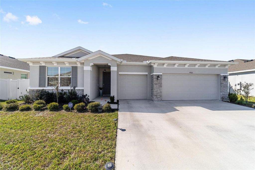 Image 8 of property listing at 5902 SW 80TH PLACE, Ocala, FL 34476