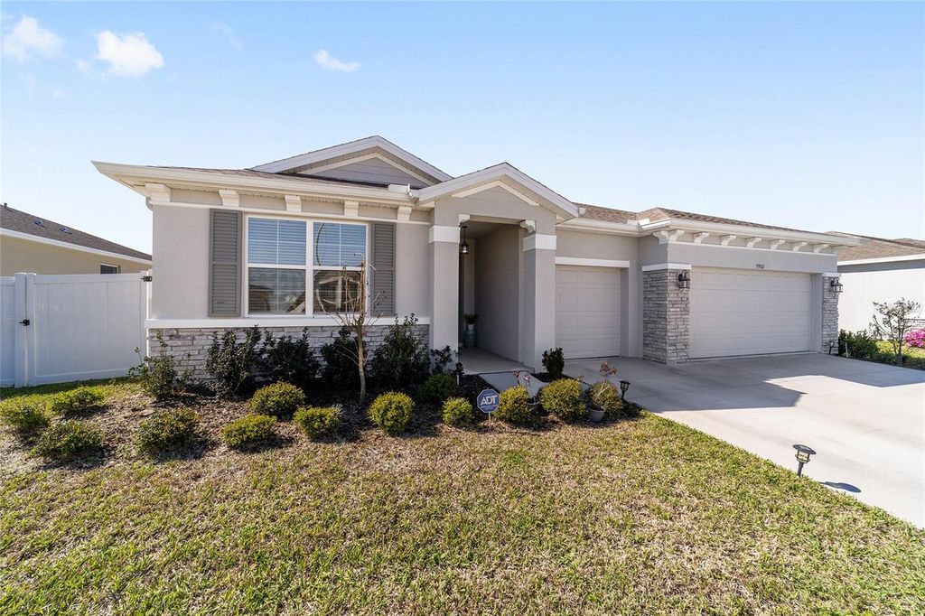 Image 10 of property listing at 5902 SW 80TH PLACE, Ocala, FL 34476