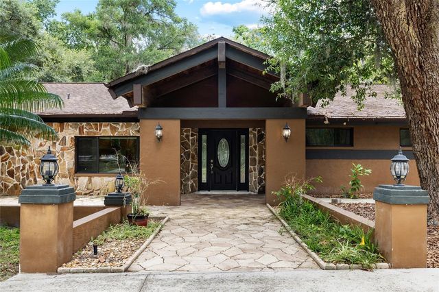 181 N SMOKEY MOUNTAIN ROAD, Seffner, FL 33584