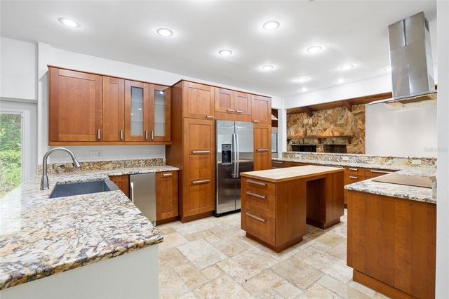 181 N SMOKEY MOUNTAIN ROAD, Seffner, FL 33584