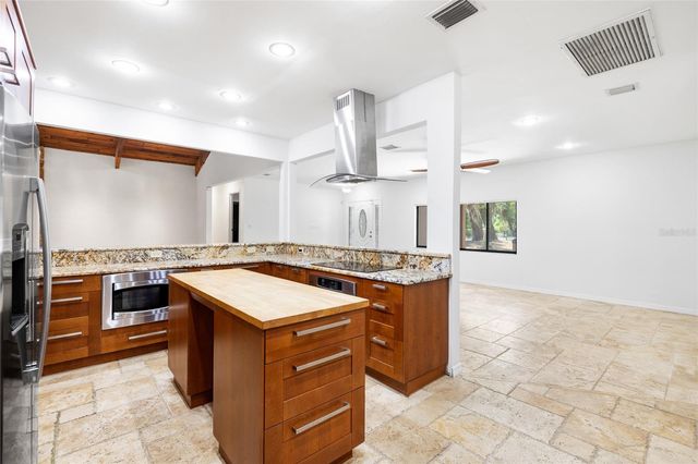 181 N SMOKEY MOUNTAIN ROAD, Seffner, FL 33584