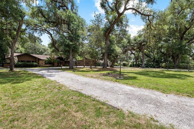 181 N SMOKEY MOUNTAIN ROAD, Seffner, FL 33584