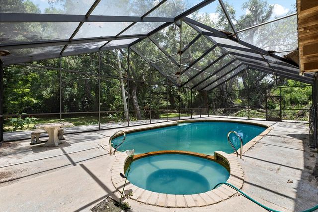 181 N SMOKEY MOUNTAIN ROAD, Seffner, FL 33584