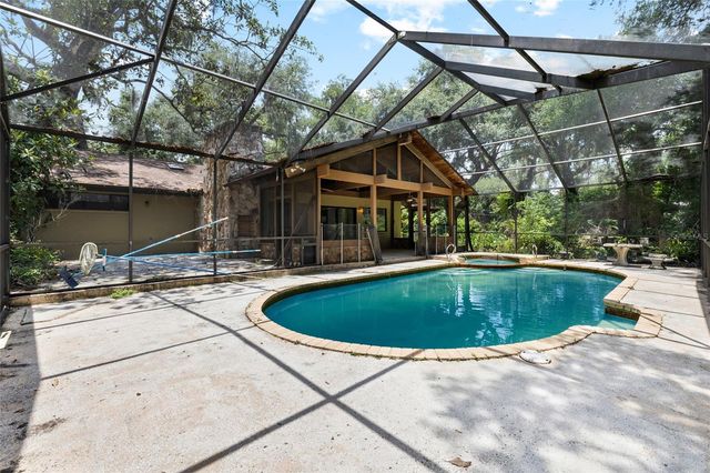 181 N SMOKEY MOUNTAIN ROAD, Seffner, FL 33584