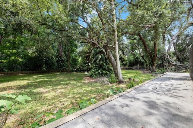 181 N SMOKEY MOUNTAIN ROAD, Seffner, FL 33584