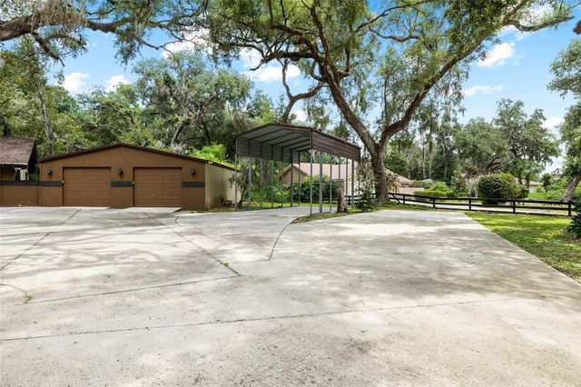181 N SMOKEY MOUNTAIN ROAD, Seffner, FL 33584