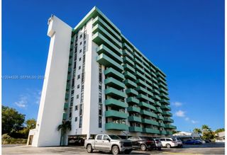1825 W 44th Place 806, Hialeah, FL 33012