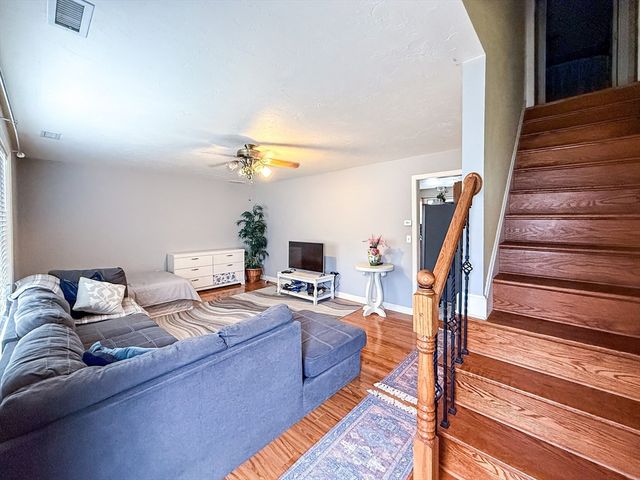 95 High St C, Uxbridge, MA 01569