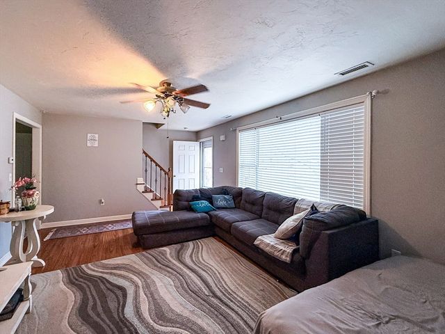 95 High St C, Uxbridge, MA 01569