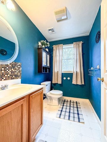 95 High St C, Uxbridge, MA 01569