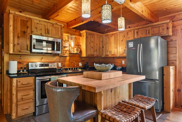 1751 Carabiner Circle, Stanton, KY 40380