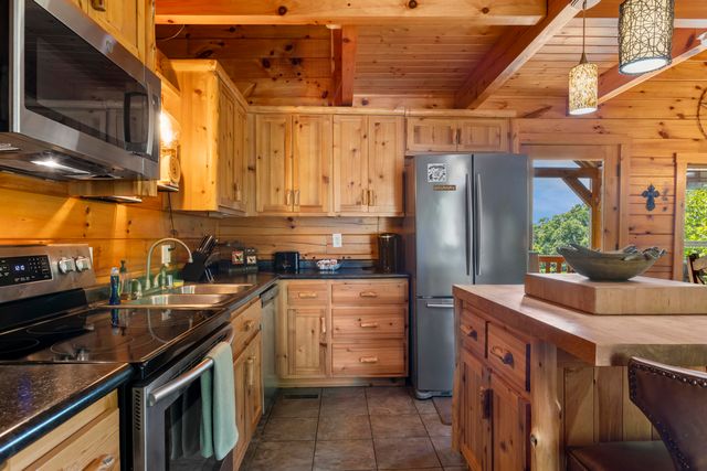 1751 Carabiner Circle, Stanton, KY 40380
