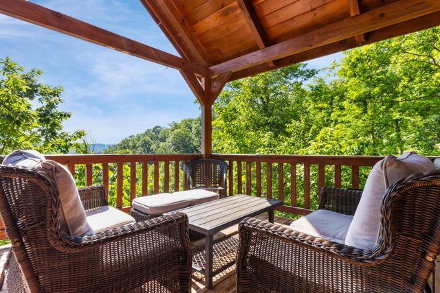 1751 Carabiner Circle, Stanton, KY 40380