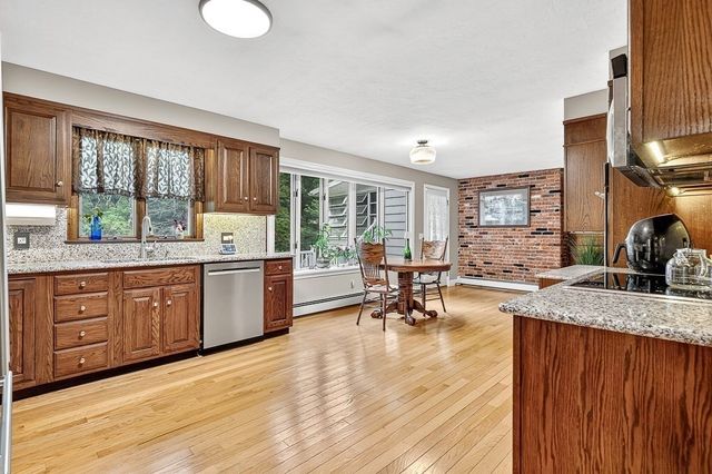240 Meadow Wood Dr, Holden, MA 01520