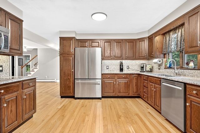 240 Meadow Wood Dr, Holden, MA 01520