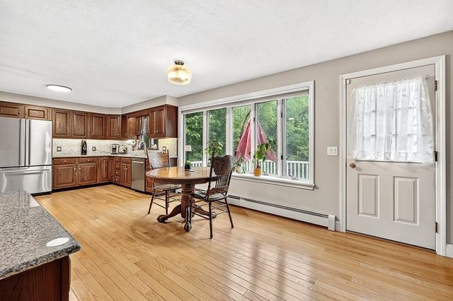 240 Meadow Wood Dr, Holden, MA 01520