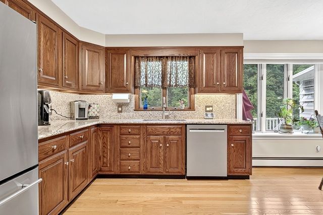 240 Meadow Wood Dr, Holden, MA 01520