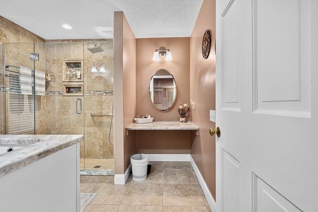 240 Meadow Wood Dr, Holden, MA 01520