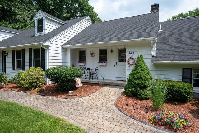 240 Meadow Wood Dr, Holden, MA 01520