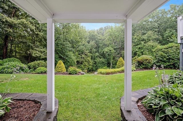 240 Meadow Wood Dr, Holden, MA 01520