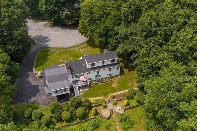 240 Meadow Wood Dr, Holden, MA 01520