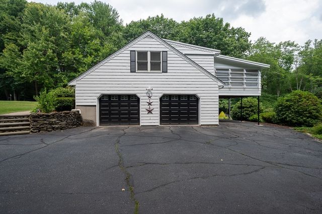 240 Meadow Wood Dr, Holden, MA 01520
