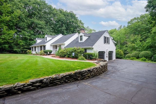 240 Meadow Wood Dr, Holden, MA 01520