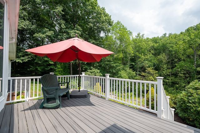 240 Meadow Wood Dr, Holden, MA 01520