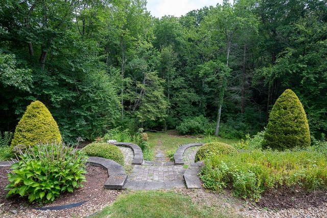 240 Meadow Wood Dr, Holden, MA 01520