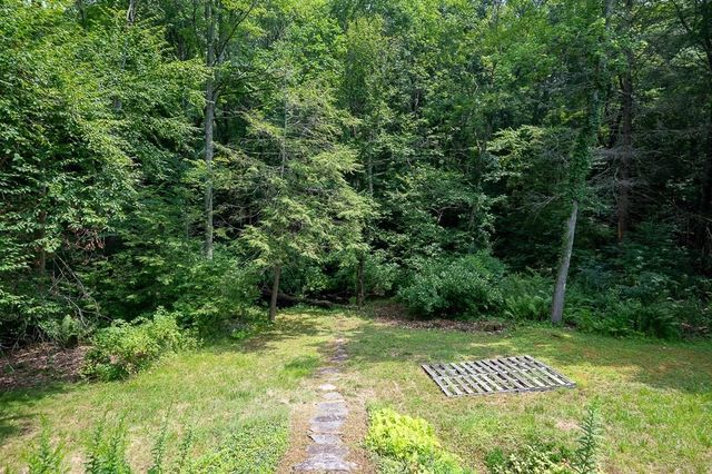 240 Meadow Wood Dr, Holden, MA 01520