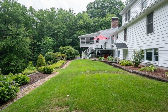 240 Meadow Wood Dr, Holden, MA 01520