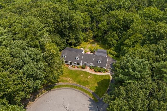 240 Meadow Wood Dr, Holden, MA 01520