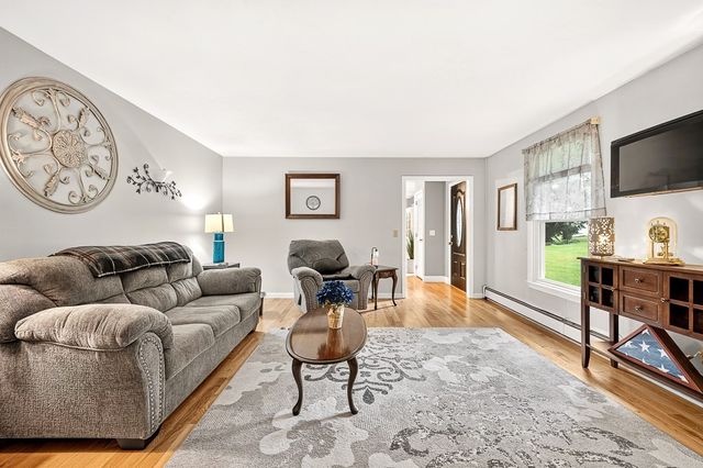 240 Meadow Wood Dr, Holden, MA 01520