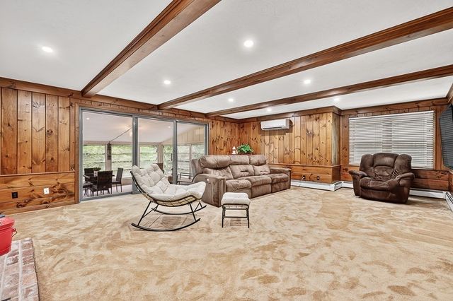 240 Meadow Wood Dr, Holden, MA 01520