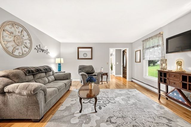 240 Meadow Wood Dr, Holden, MA 01520