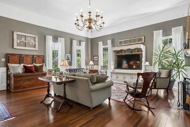 517 W Carolina Avenue, Summerville, SC 29483