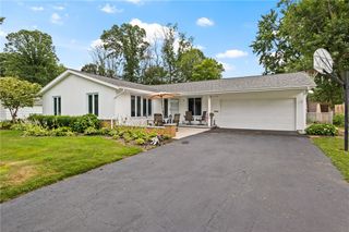 75 Hemlock Woods Lane, Greece, NY 14615