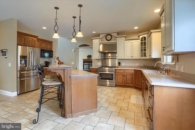 10 SPRING VIEW CT, Mechanicsburg, PA 17050