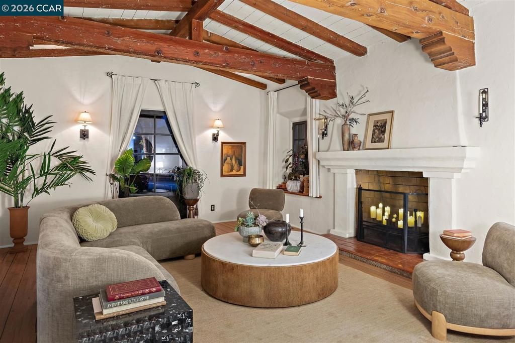 Image 13 of property listing at 1239 1239 Geneva St, Glendale, CA 91207