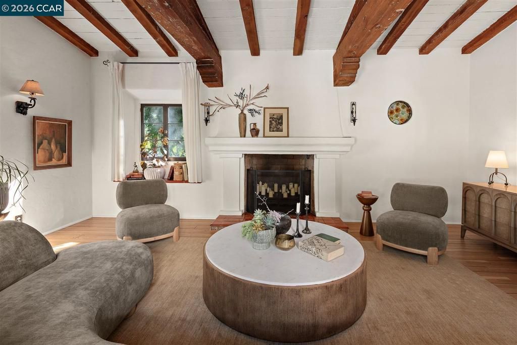 Image 14 of property listing at 1239 1239 Geneva St, Glendale, CA 91207