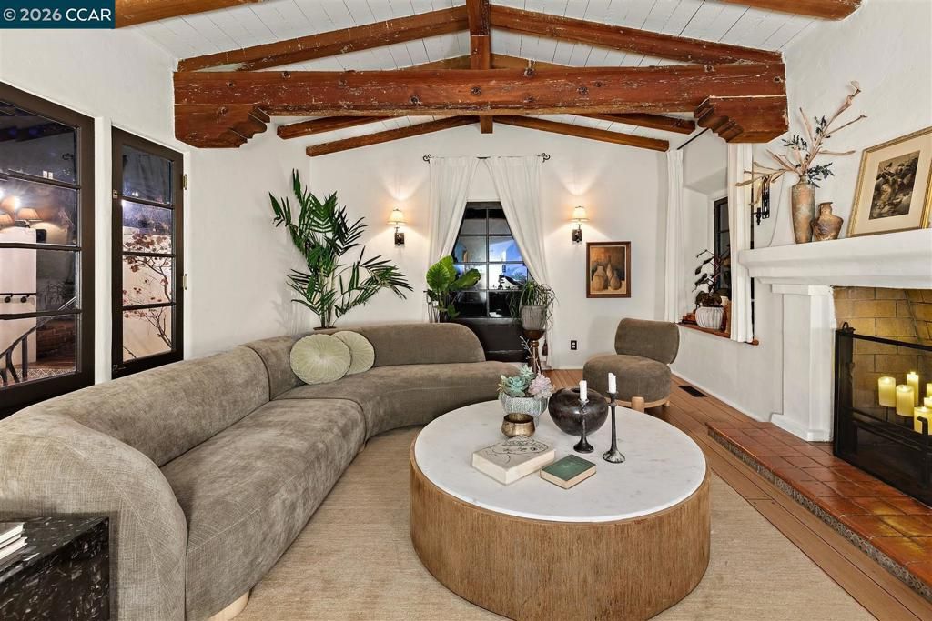 Image 15 of property listing at 1239 1239 Geneva St, Glendale, CA 91207