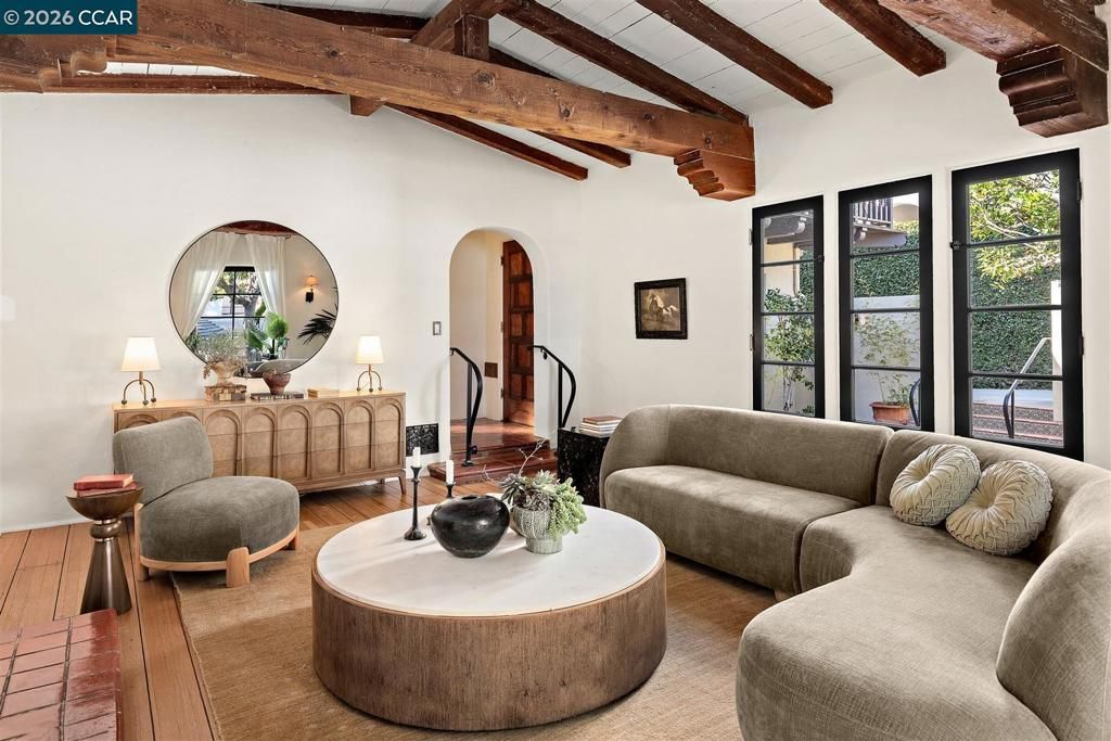 Image 16 of property listing at 1239 1239 Geneva St, Glendale, CA 91207