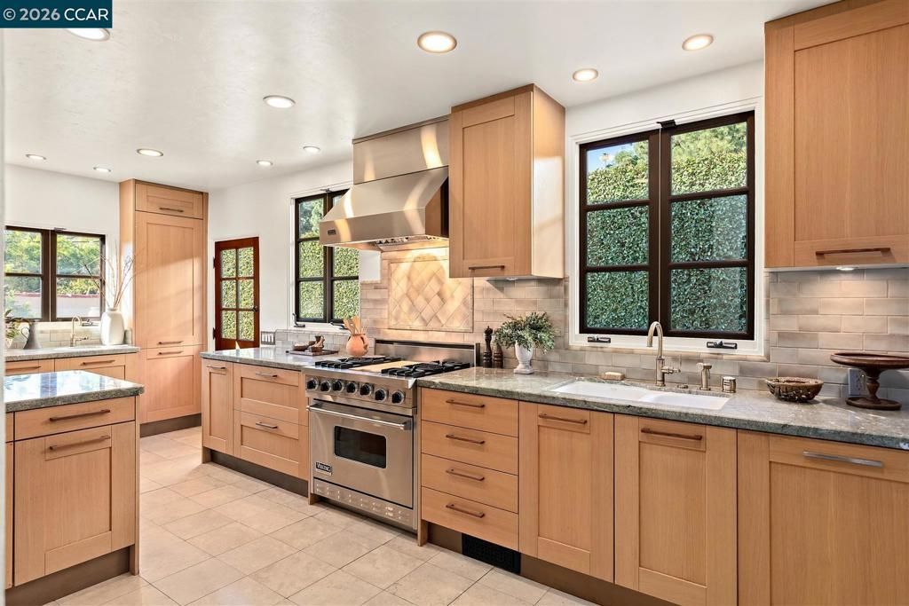 Image 20 of property listing at 1239 1239 Geneva St, Glendale, CA 91207