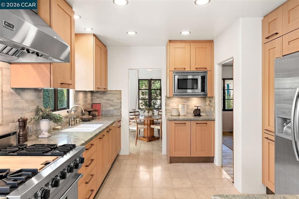 Image 22 of property listing at 1239 1239 Geneva St, Glendale, CA 91207