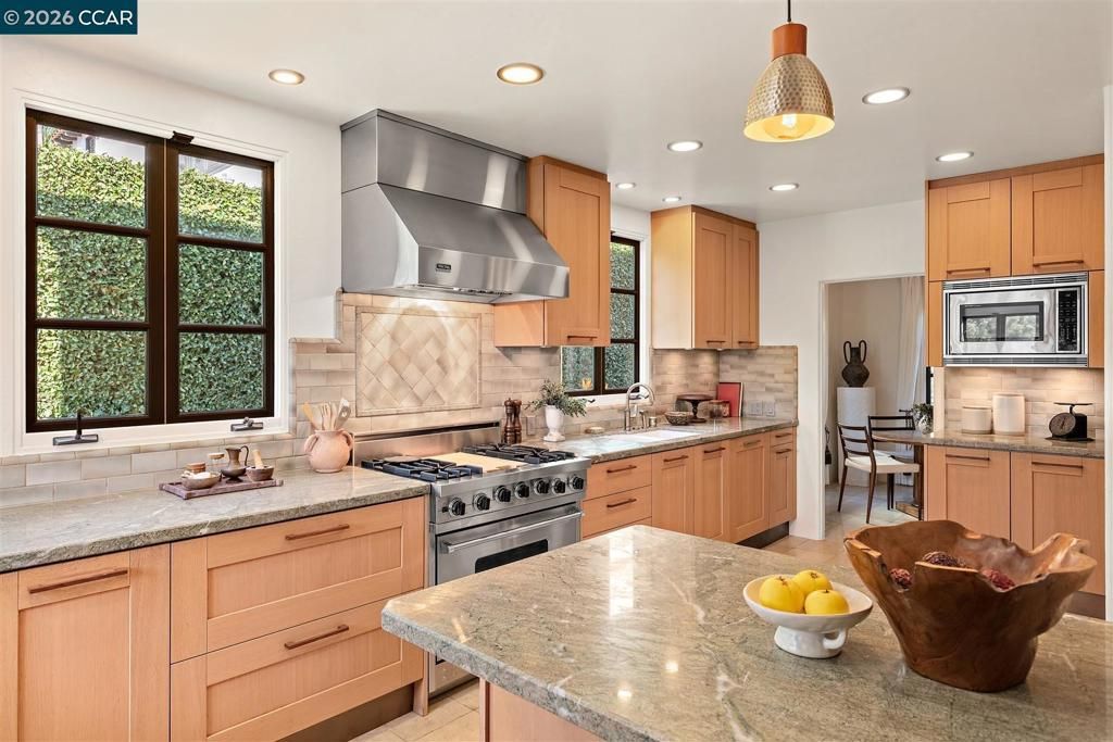 Image 23 of property listing at 1239 1239 Geneva St, Glendale, CA 91207