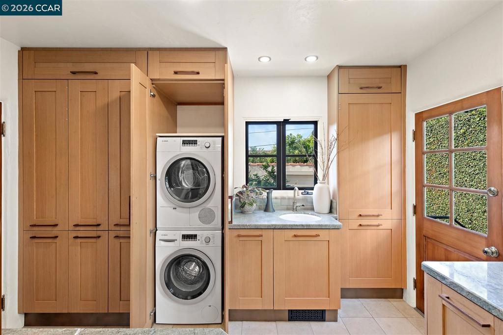 Image 25 of property listing at 1239 1239 Geneva St, Glendale, CA 91207