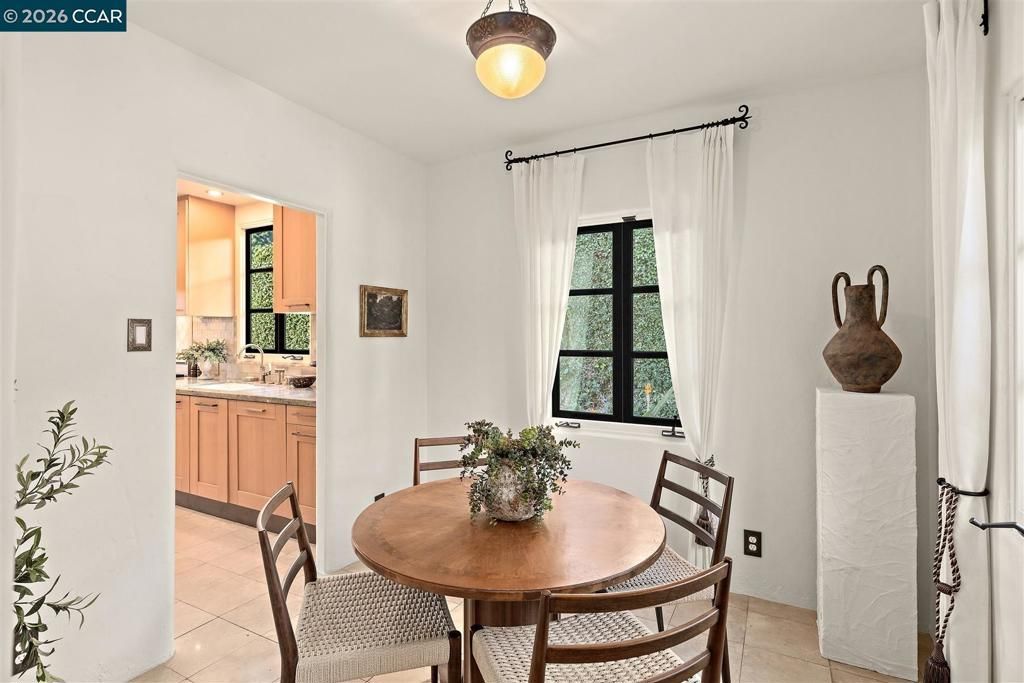 Image 28 of property listing at 1239 1239 Geneva St, Glendale, CA 91207