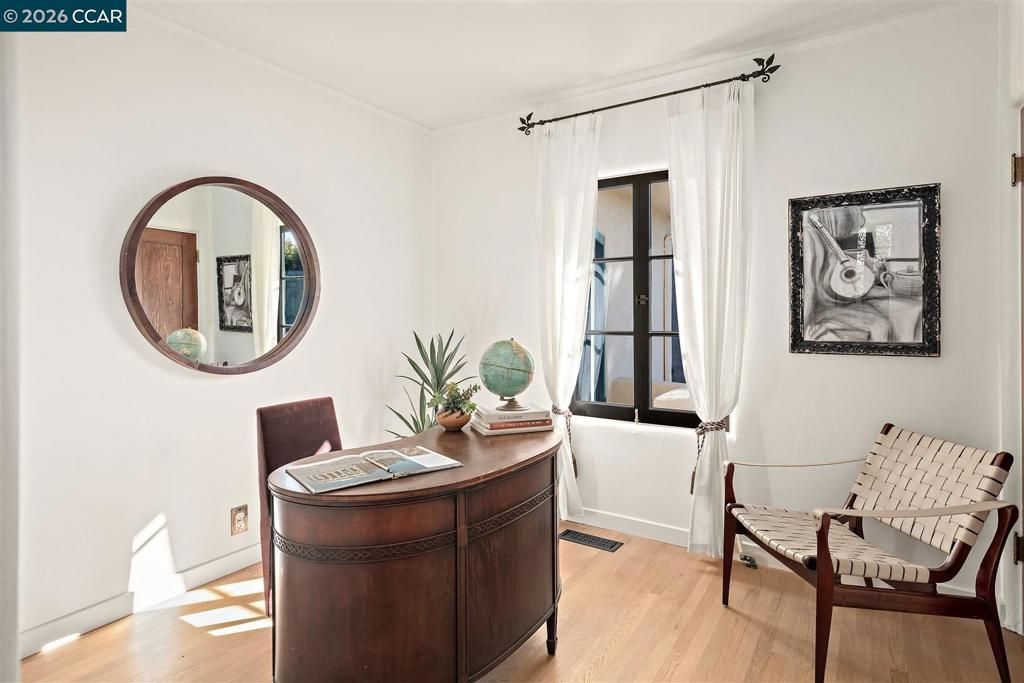 Image 29 of property listing at 1239 1239 Geneva St, Glendale, CA 91207