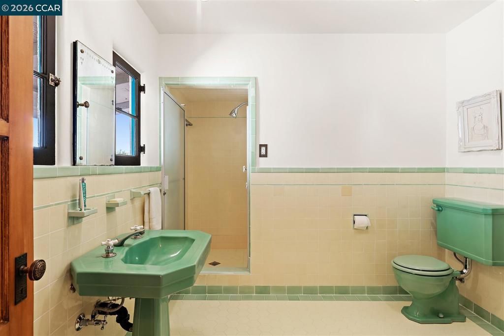 Image 46 of property listing at 1239 1239 Geneva St, Glendale, CA 91207